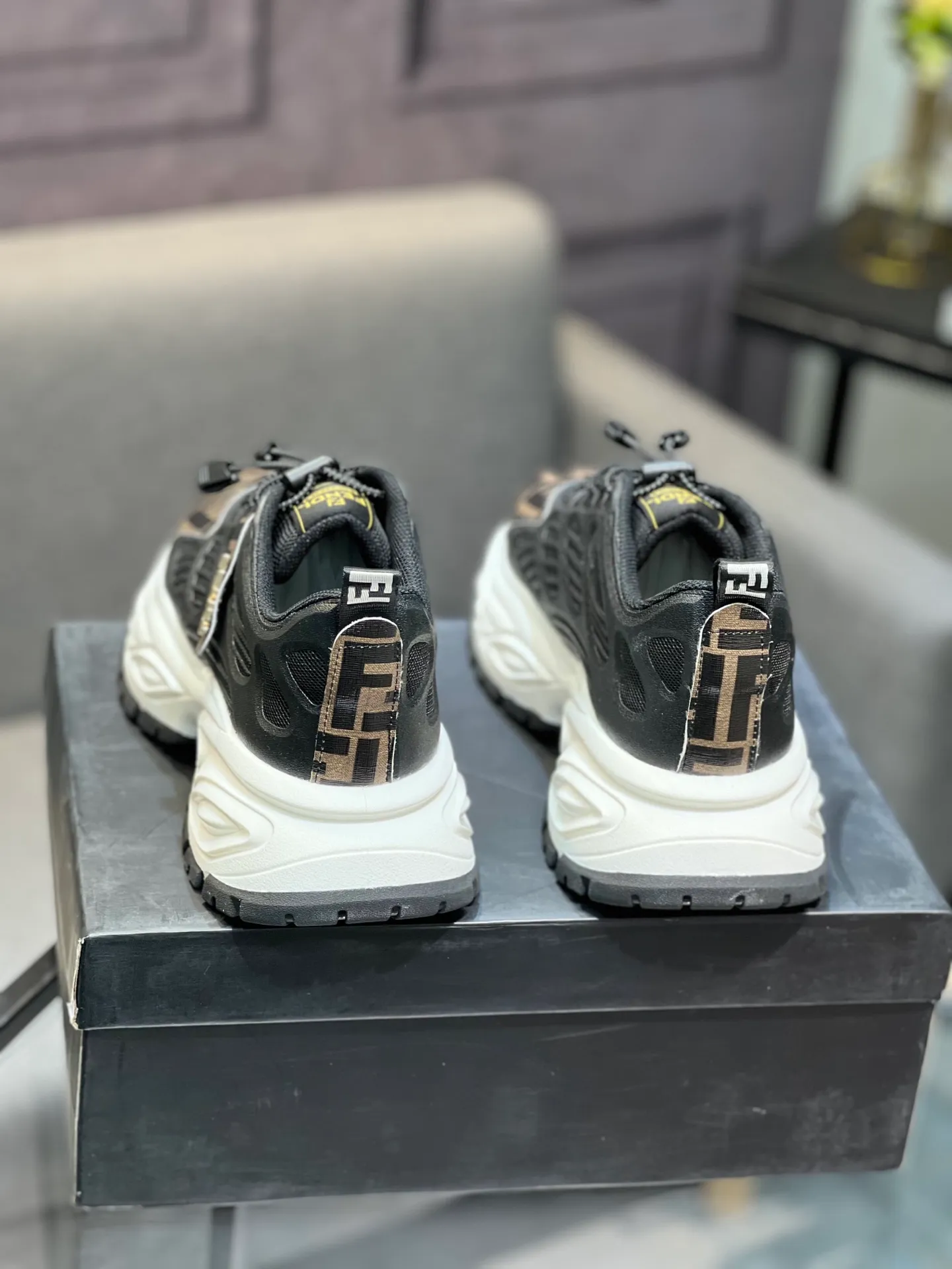 Men's men's shoes 💰440 [FENDI] new 🙈 casual shoes with first-class workmanship, 💪💪💪cowhide uppers ➕ genuine leather feet, 👻suitable for all kinds of travel! Number of yards 38-44